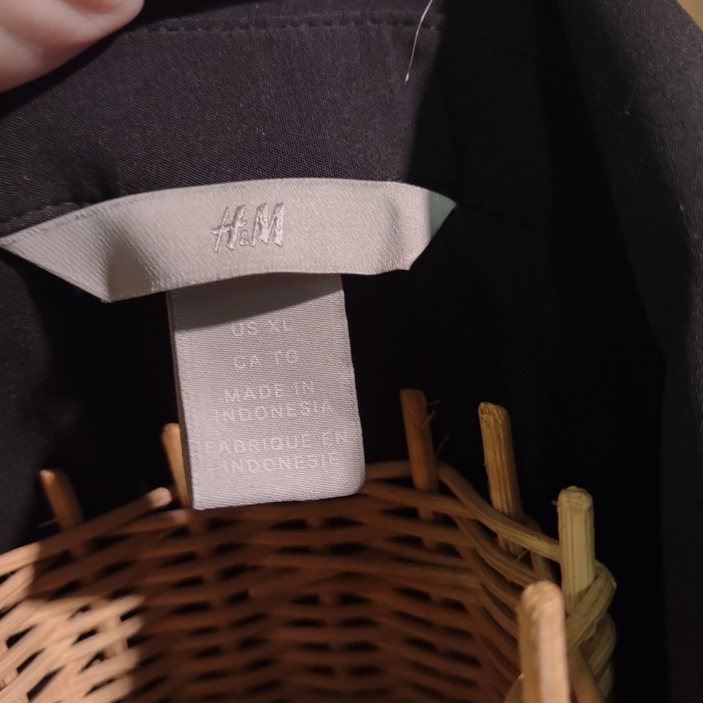 Hm black button down